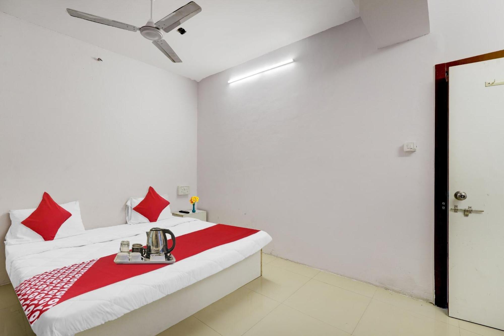 Hotel O Cozy Rooms Сурат Экстерьер фото