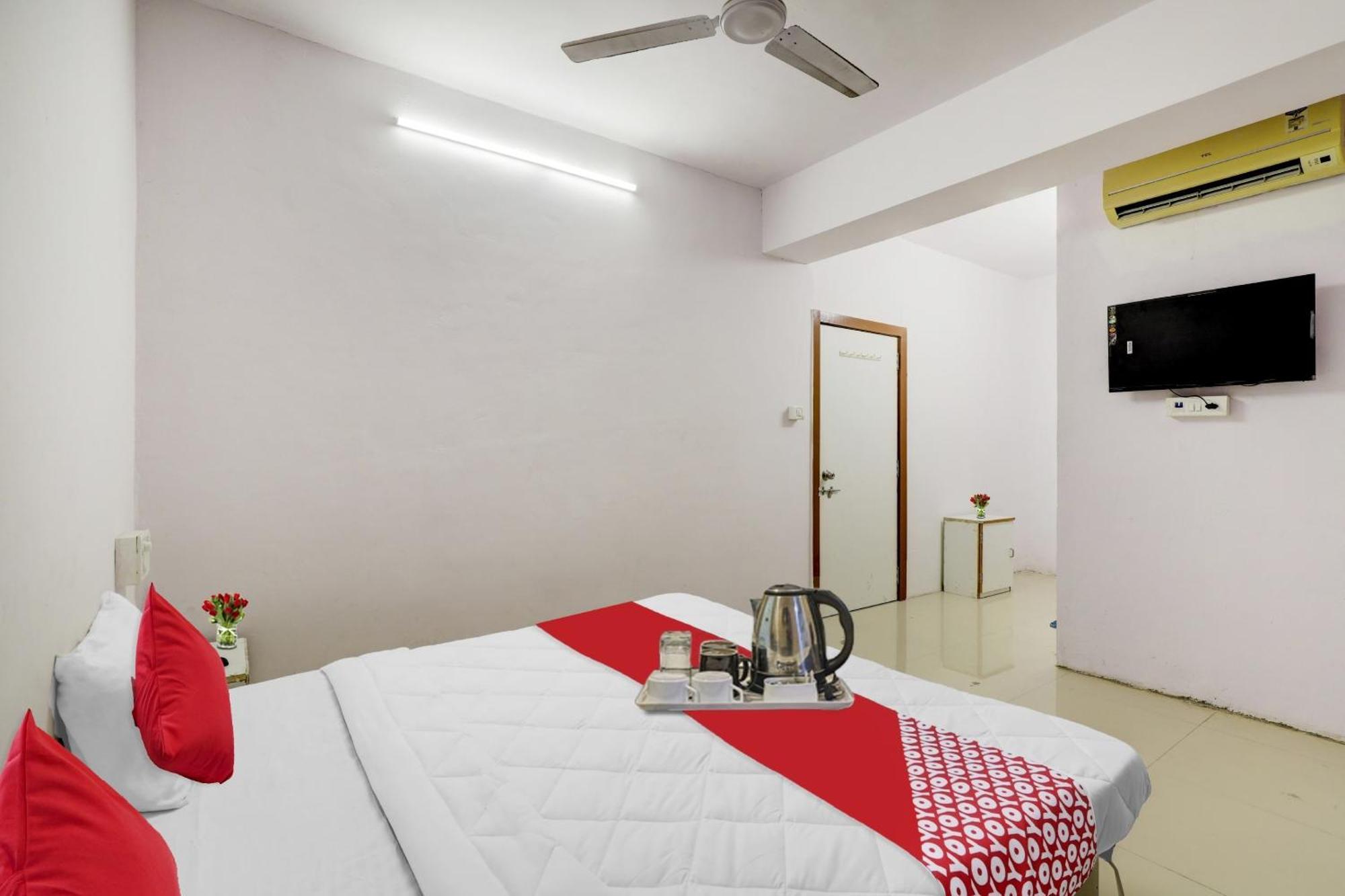 Hotel O Cozy Rooms Сурат Экстерьер фото