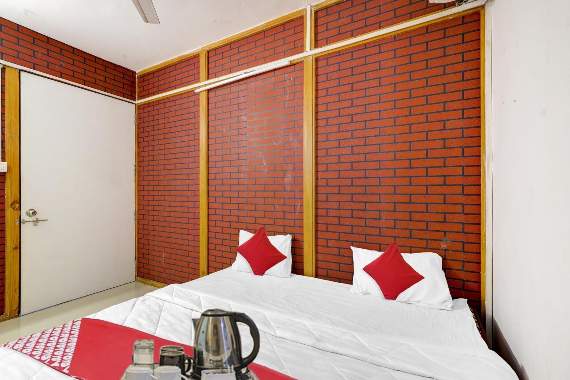 Hotel O Cozy Rooms Сурат Экстерьер фото
